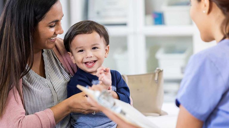 madre e figlio dal medico